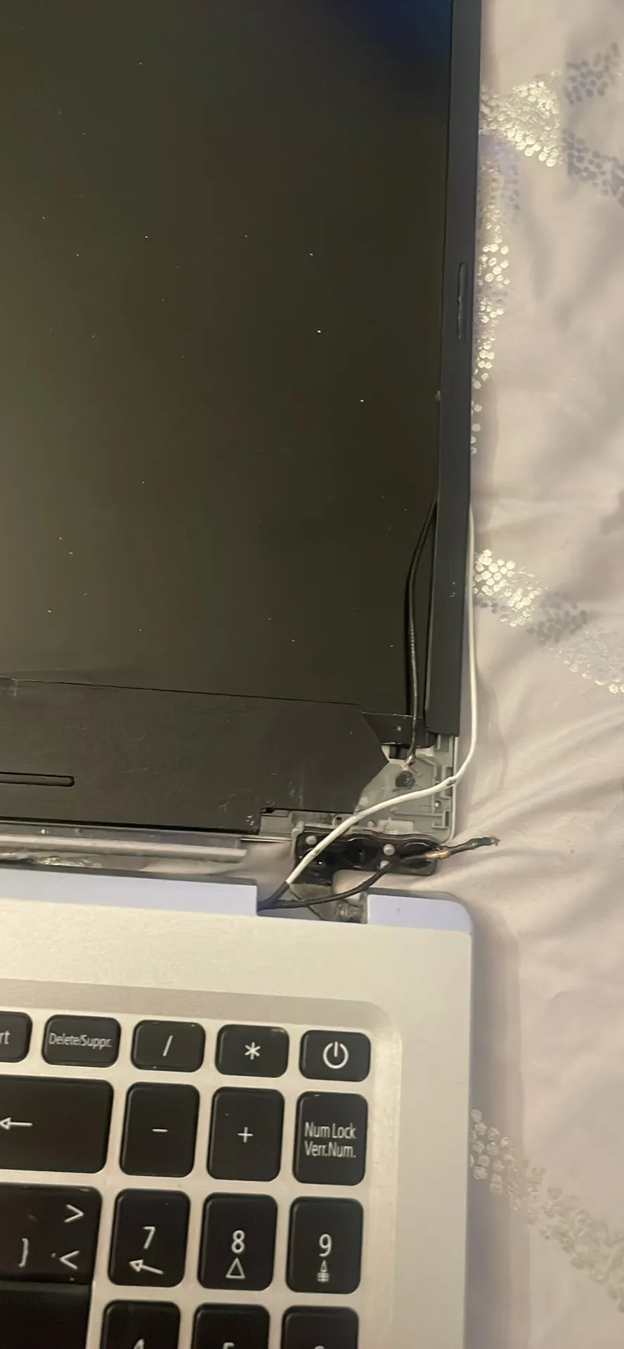 Acer broke laptop with charger photo 1