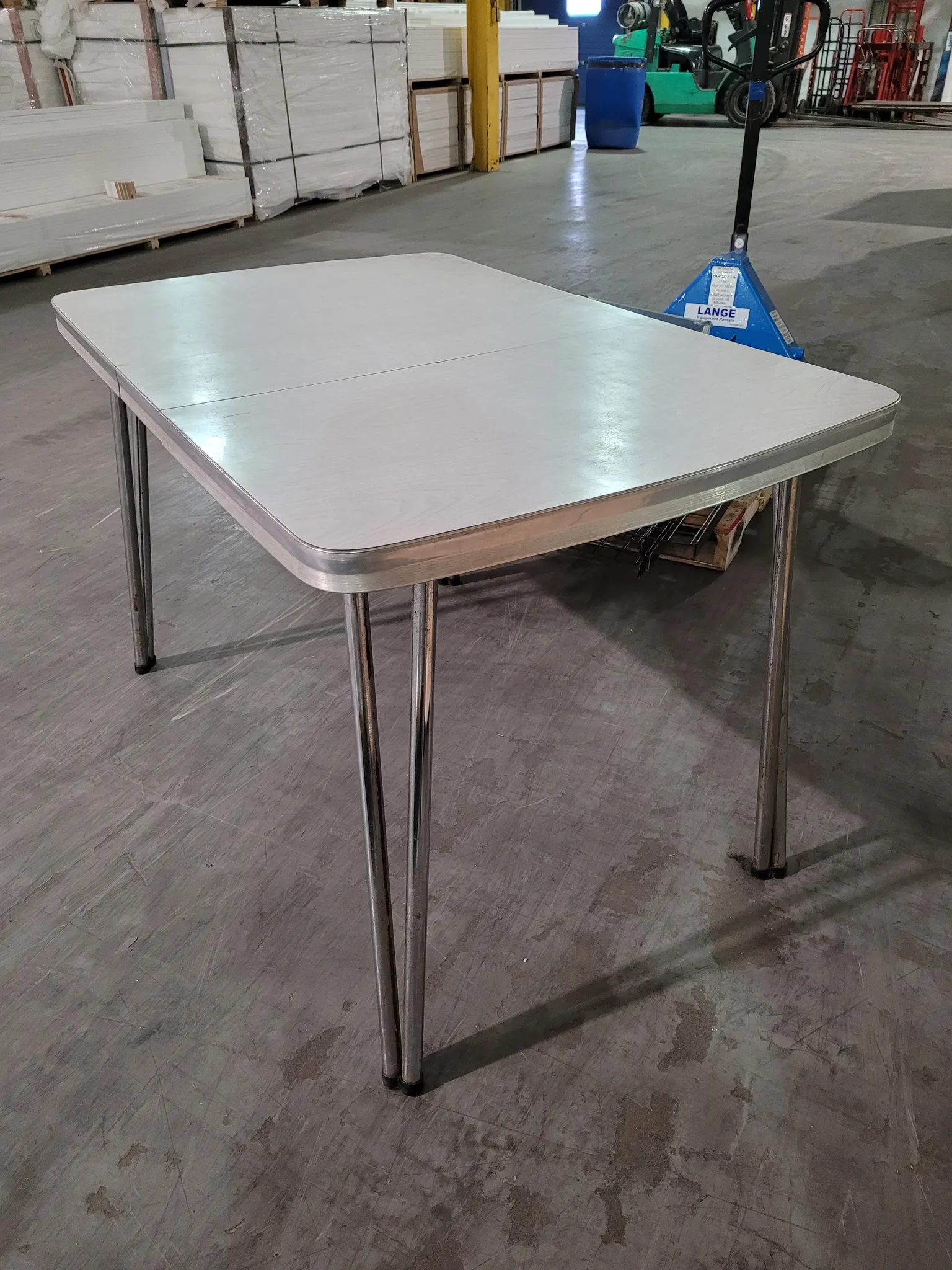 Legitimate vintage table photo 1