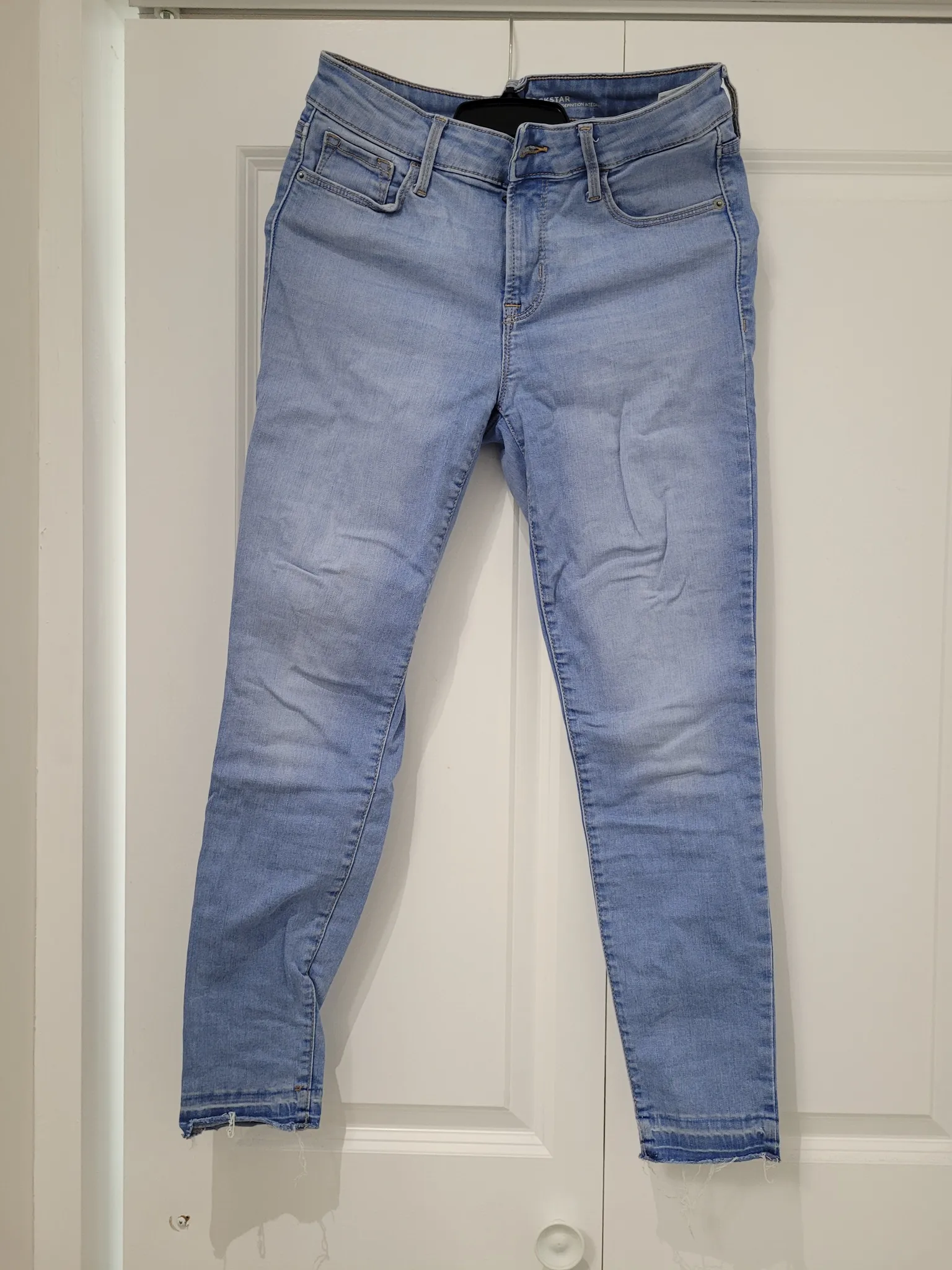 Old Navy Skinny Jeans, Size 6 photo 1