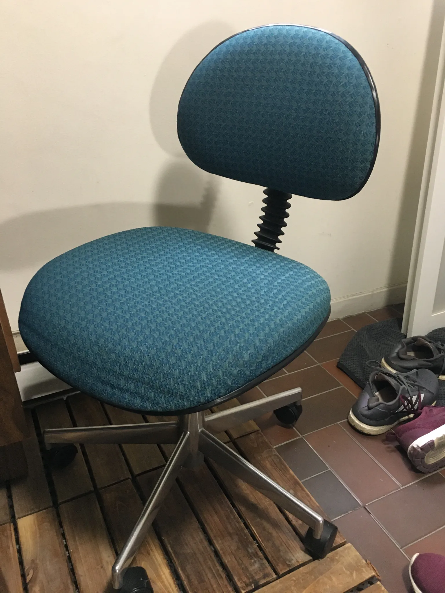 office chair  photo 1