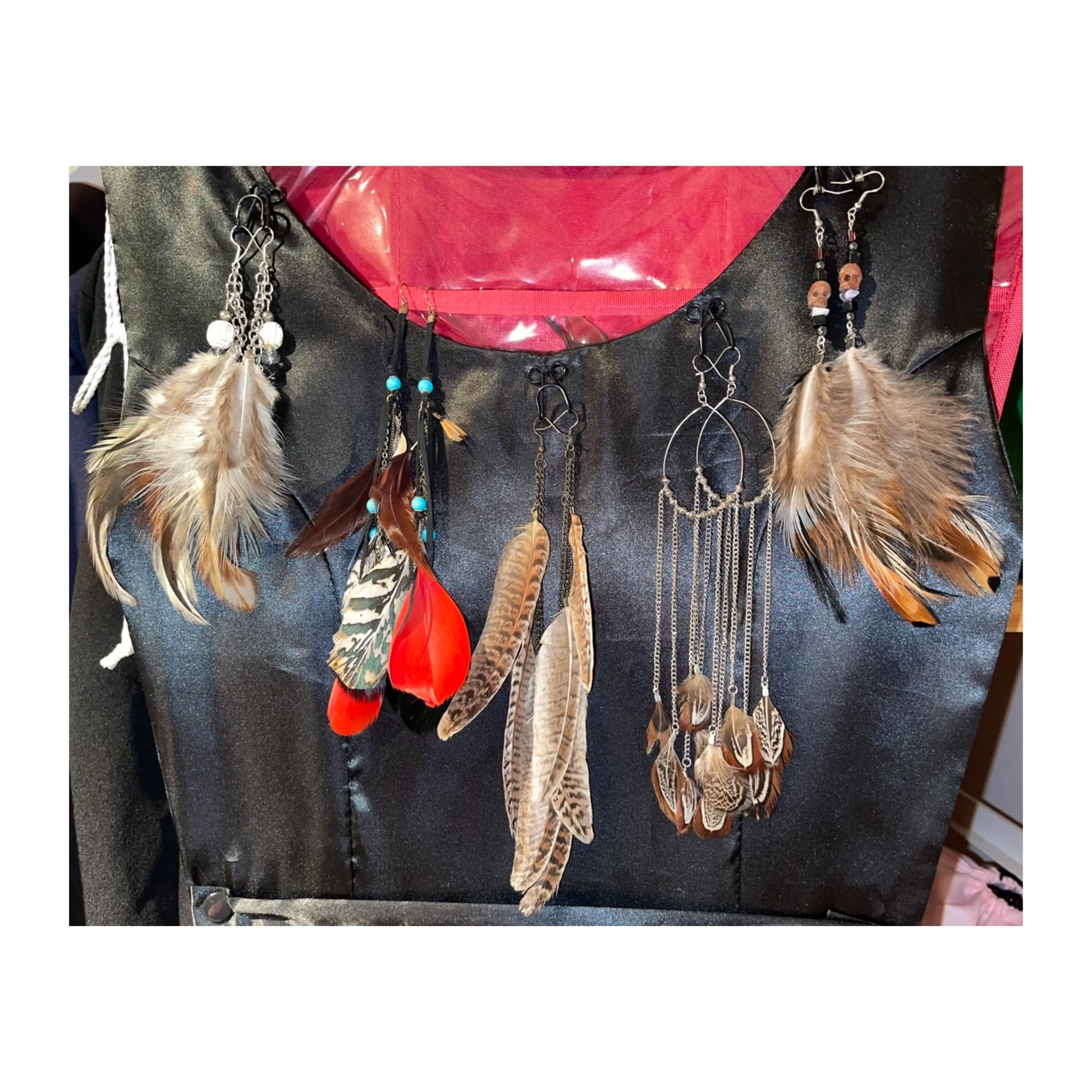 6 Pairs of Feather Earrings  photo 1