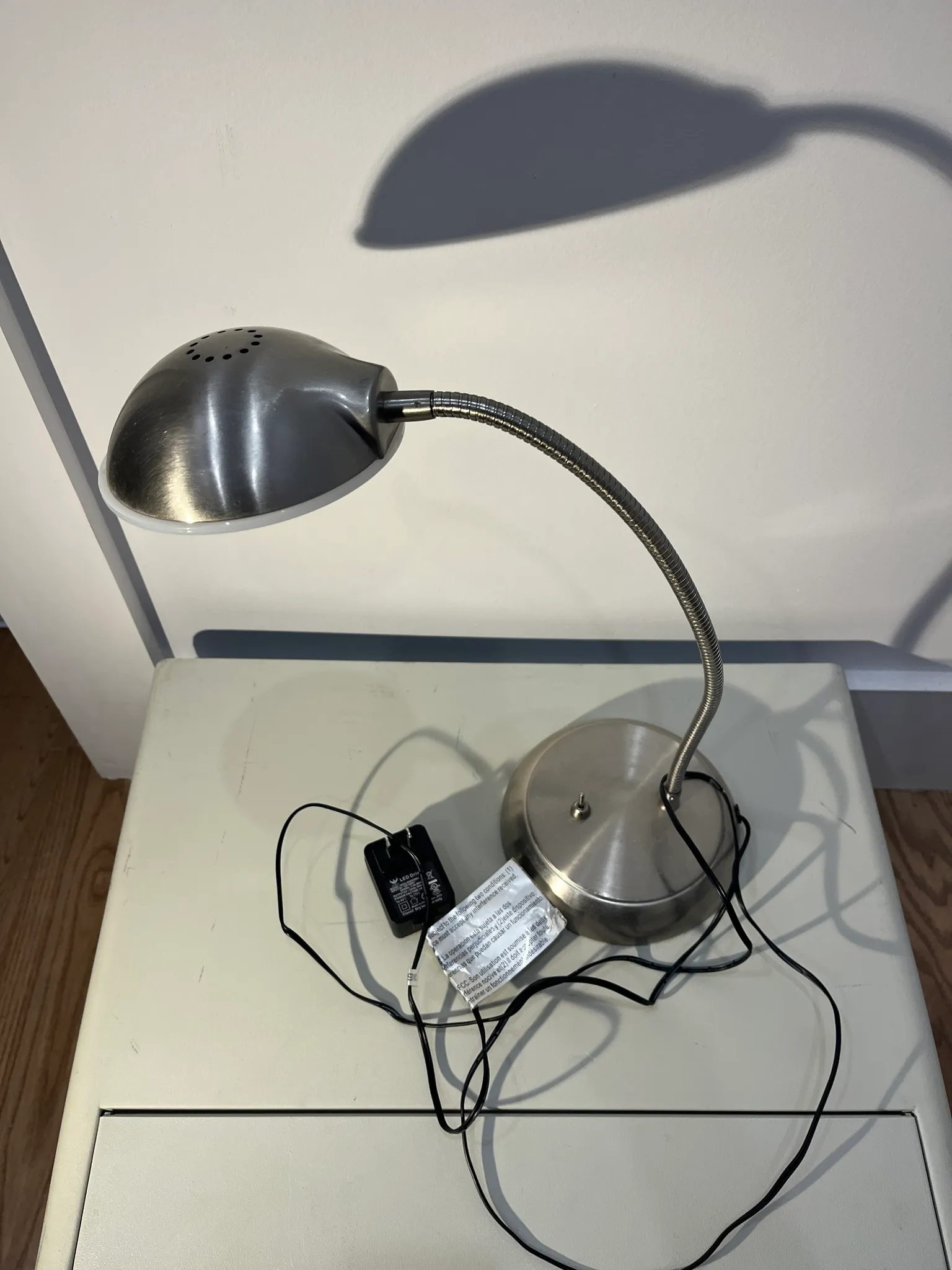 Desk lamp photo 1