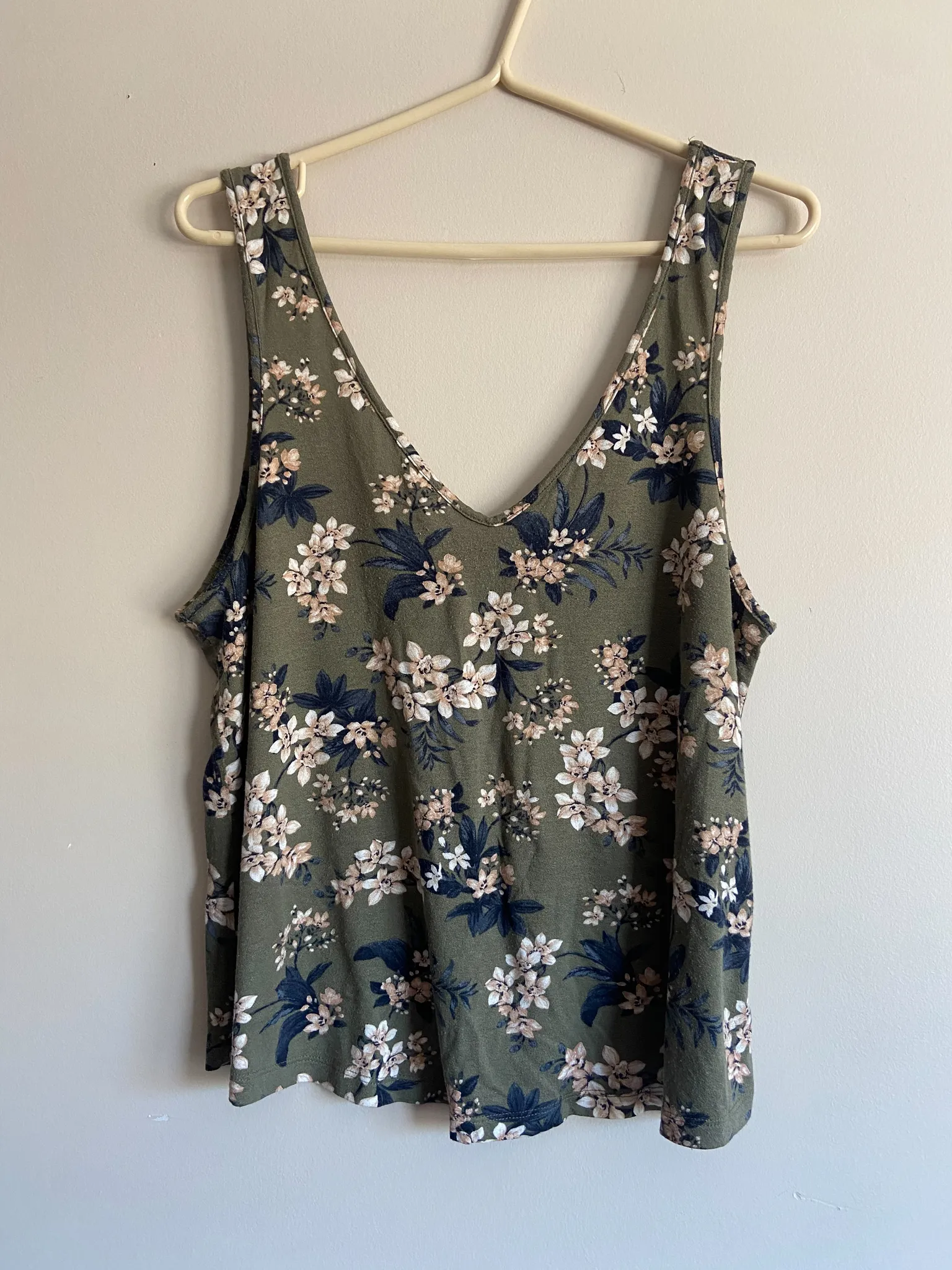 AE Sleeveless Tank photo 1