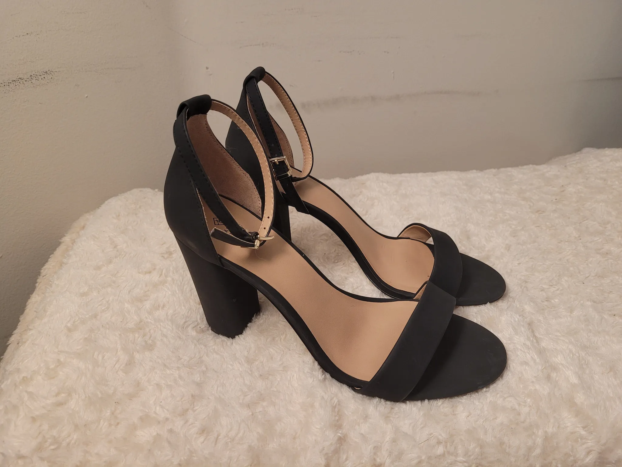 Size 10 black heals photo 1