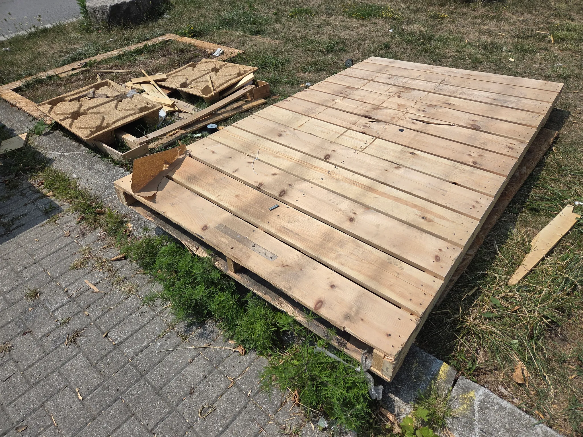 🌈♻️🎈InstaDeck: Free BIG pallet photo 1
