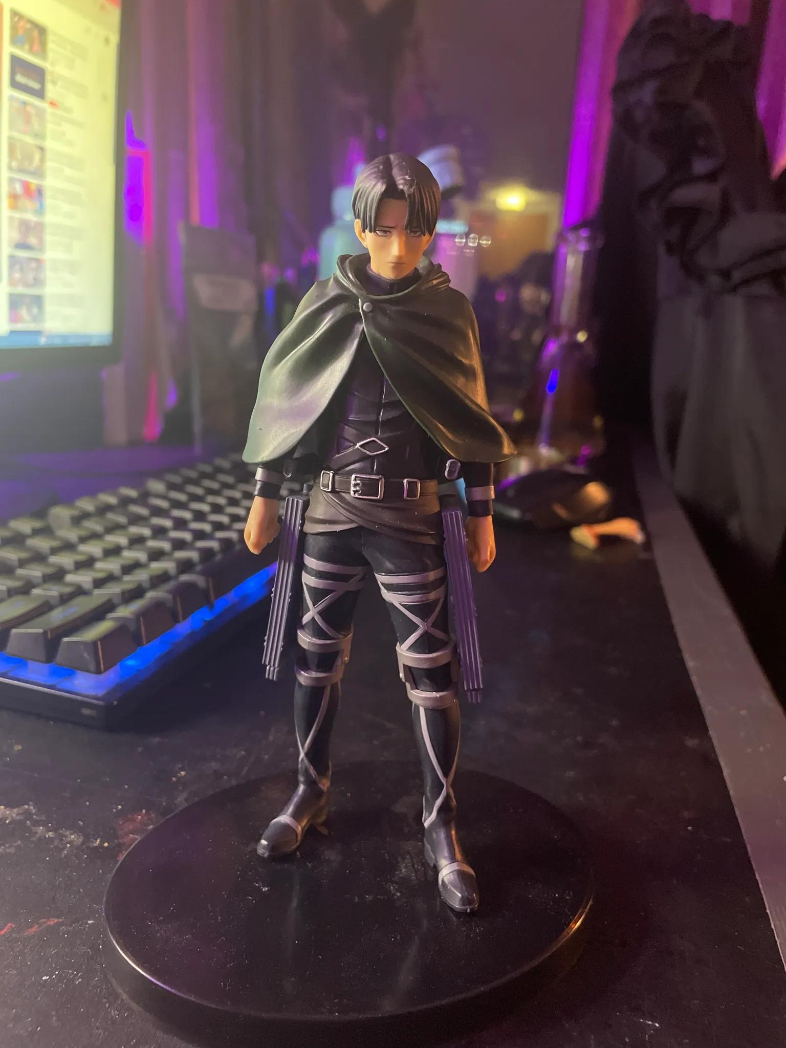 AOT attack on titans figurine photo 1