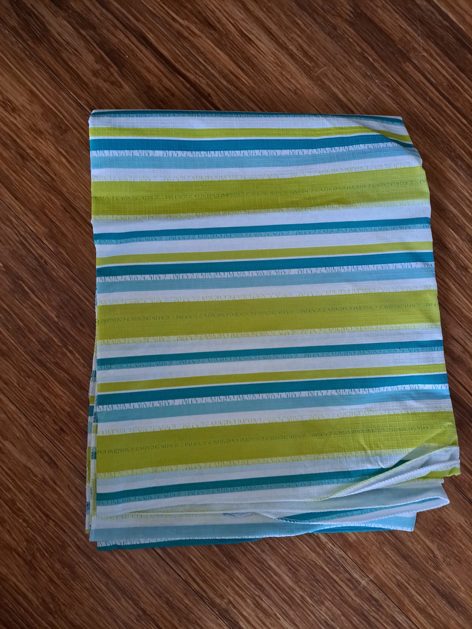 Picnic table cover photo 1
