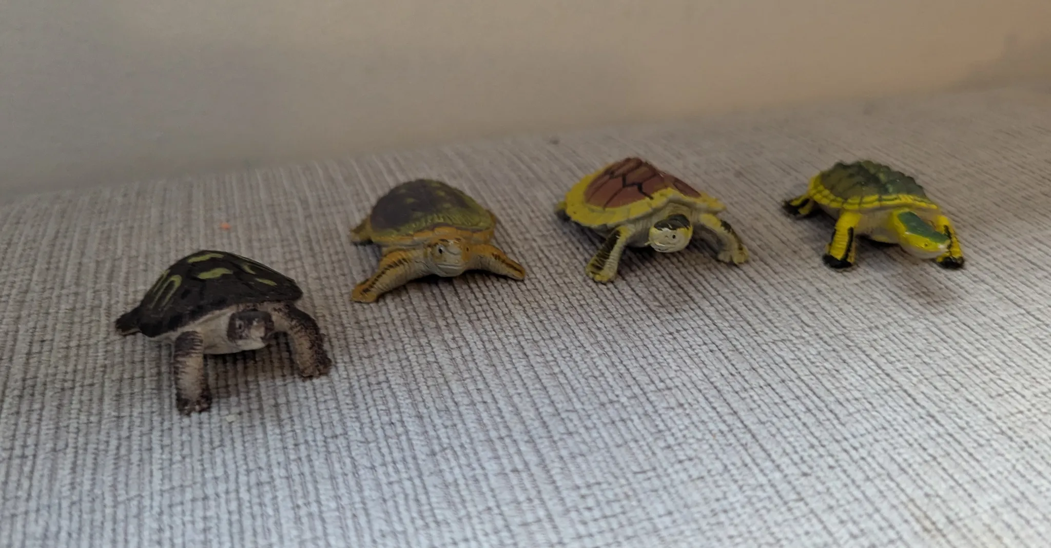 Set of 4 Turtle Figurines photo 1