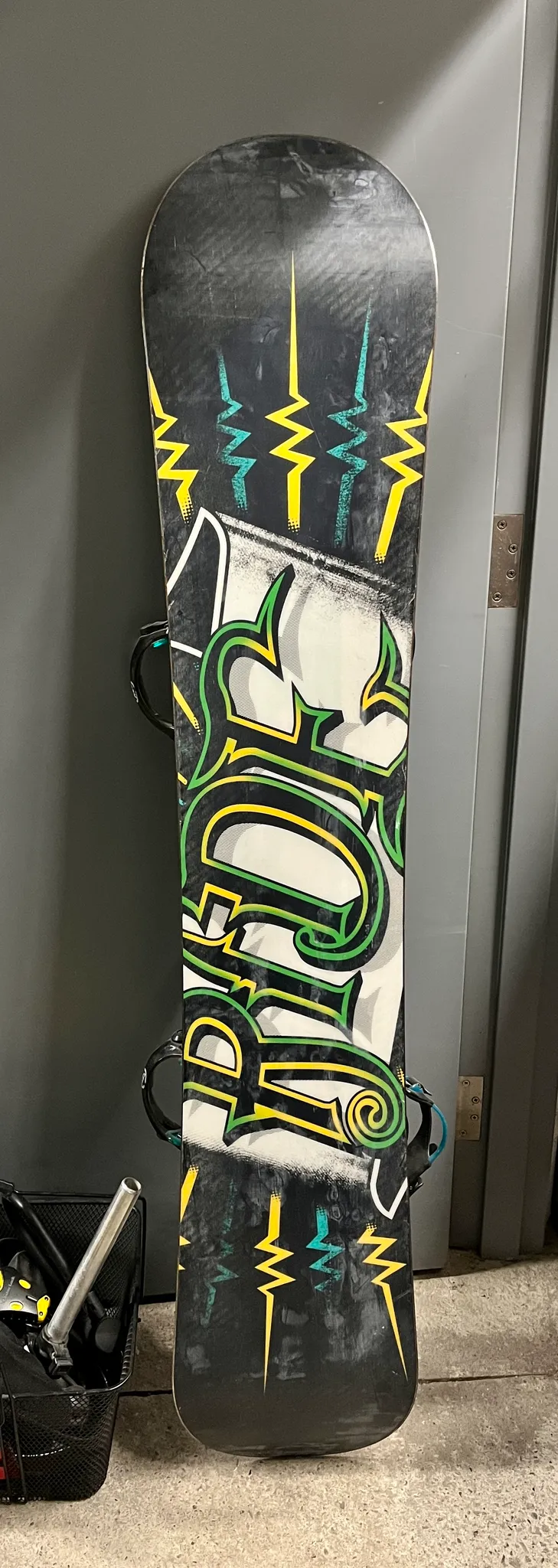 Ride Snowboard (154-158 cm) w/ K2 Hurrithane Bindings photo 1