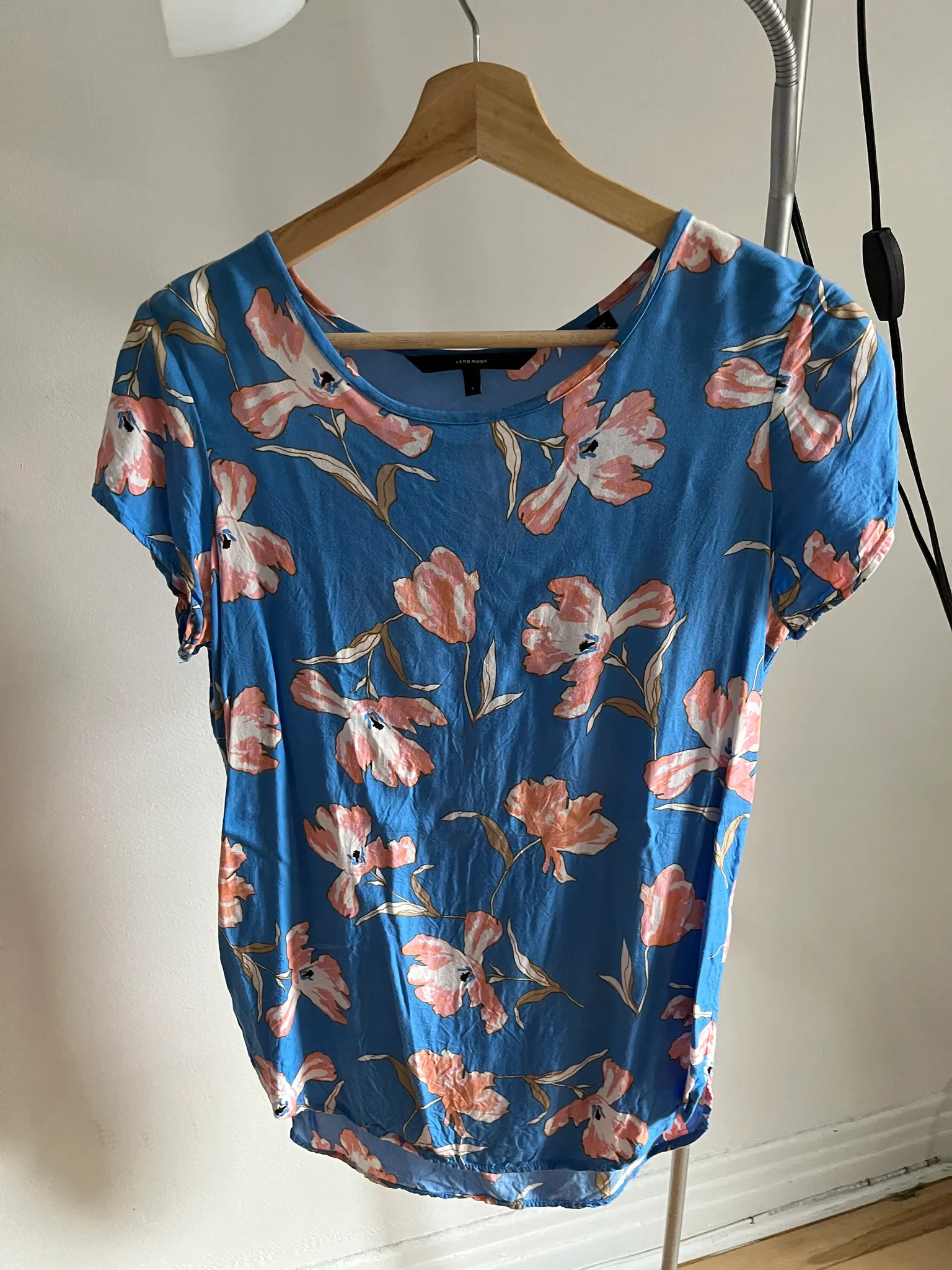 T-shirt  photo 1