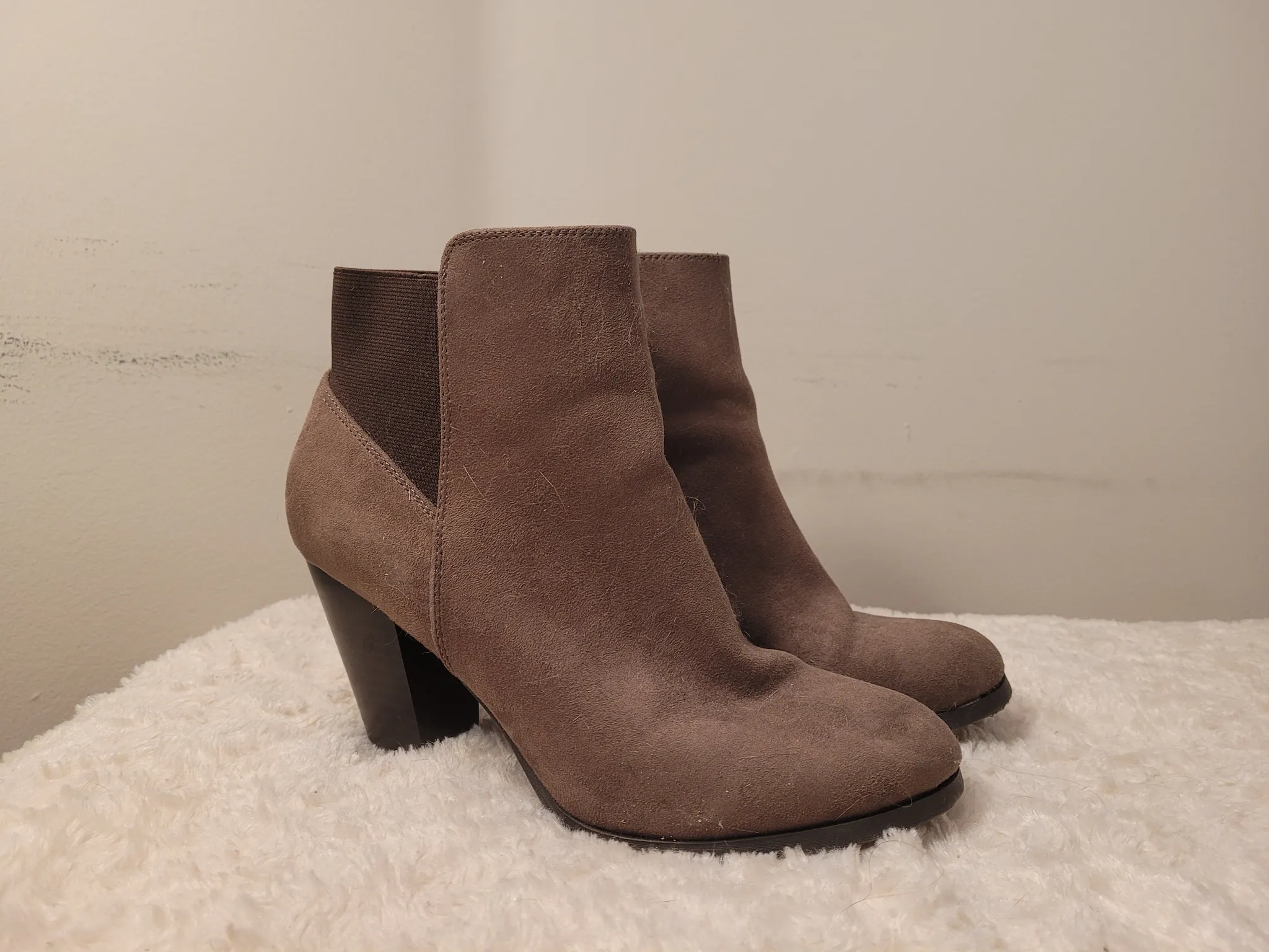 Size 9 4" healed boots photo 1