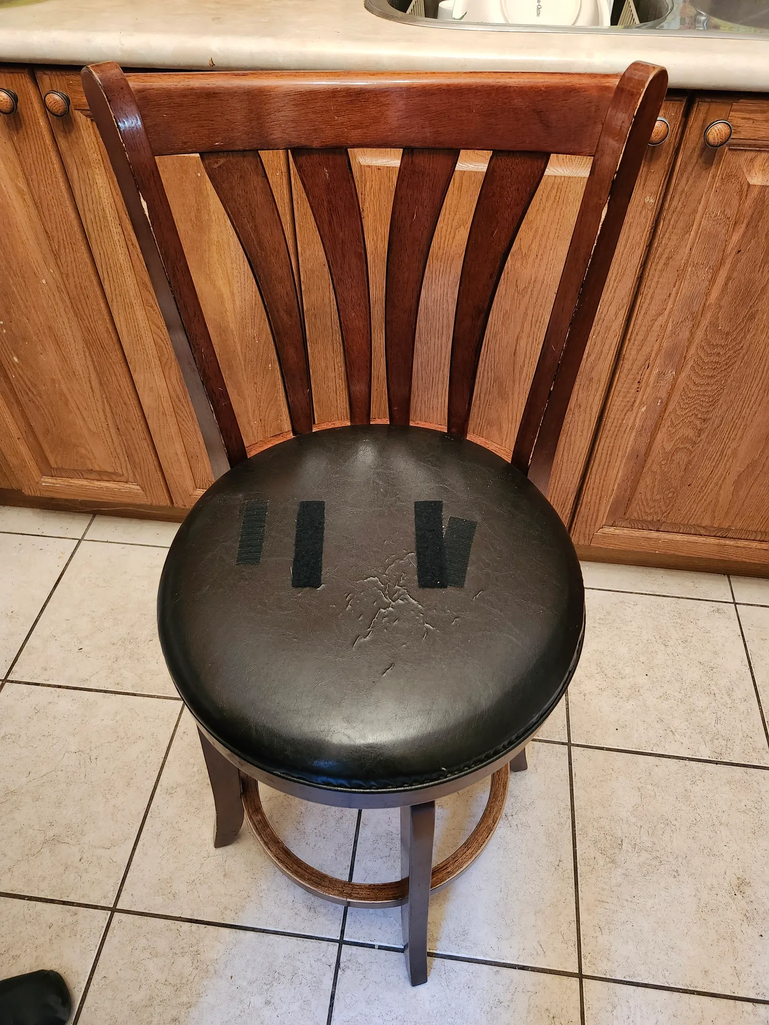 Bar height chair photo 1