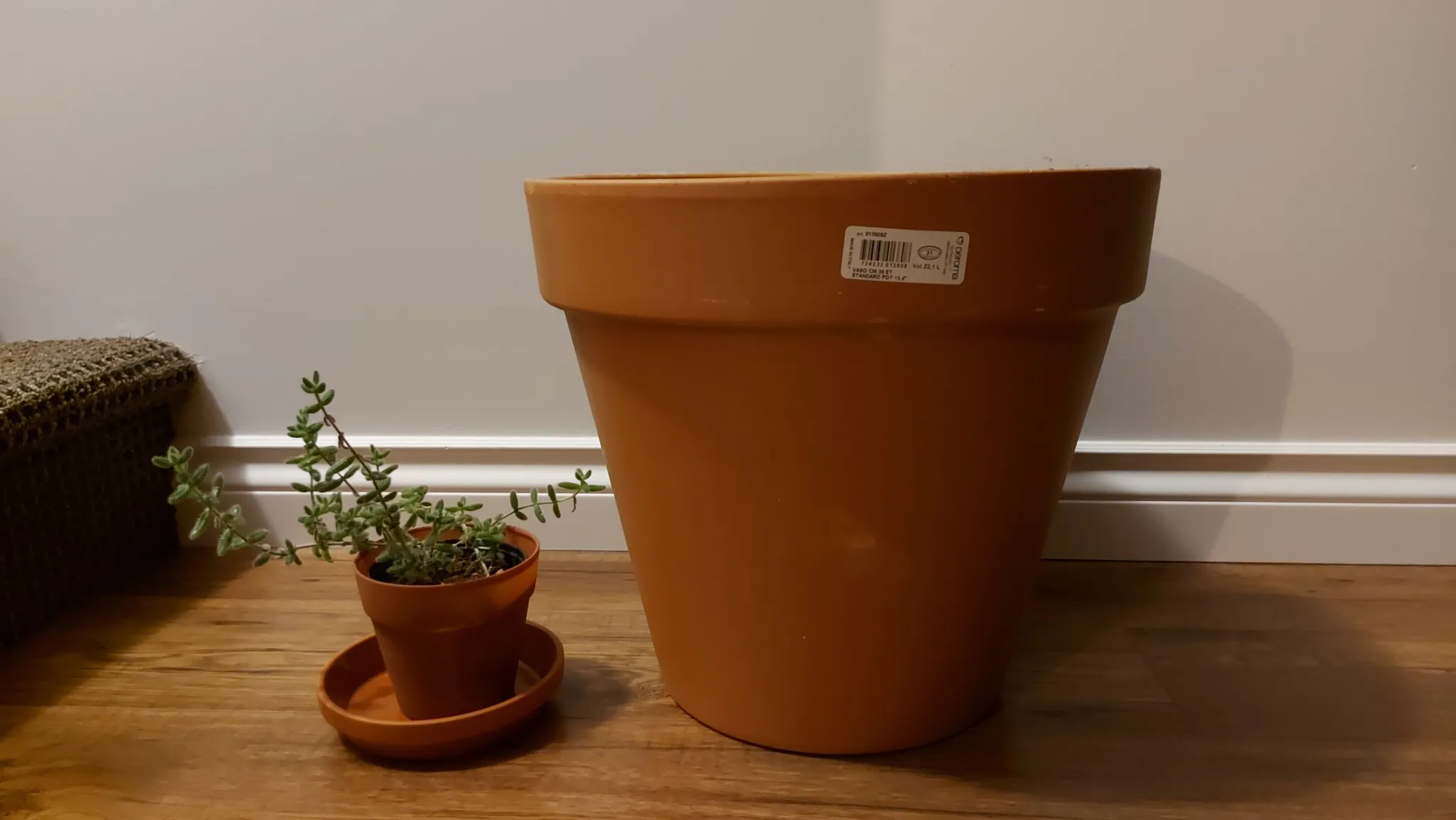 15.4" or 22.1L terra cotta planter pot photo 1