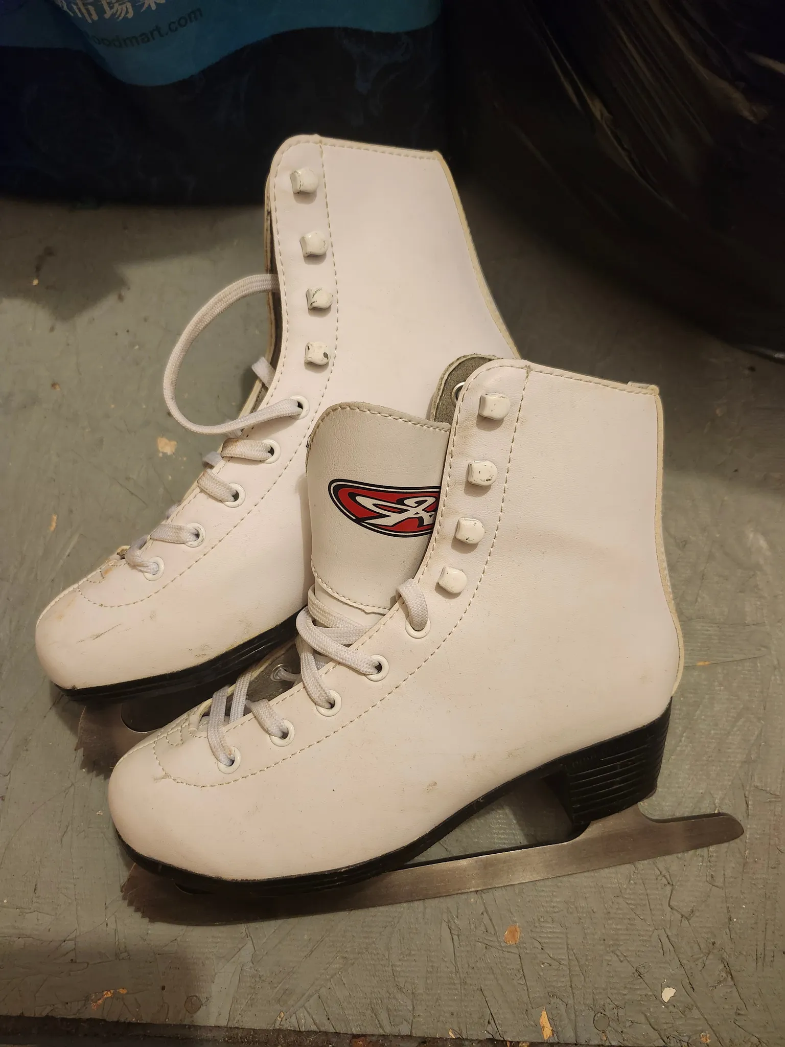 Hespeler skates - size J2 photo 1