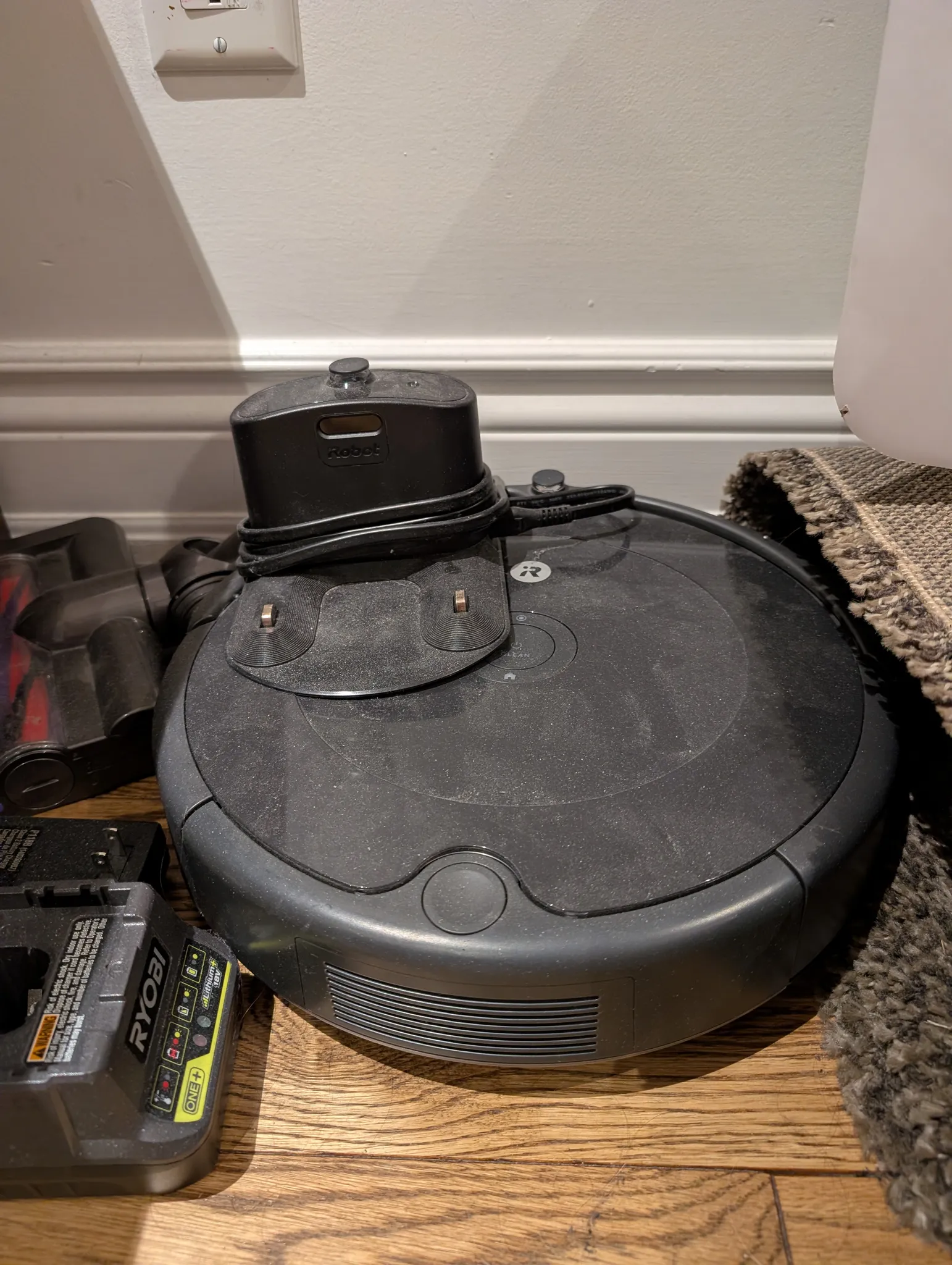 Roomba robot vacuum  photo 1