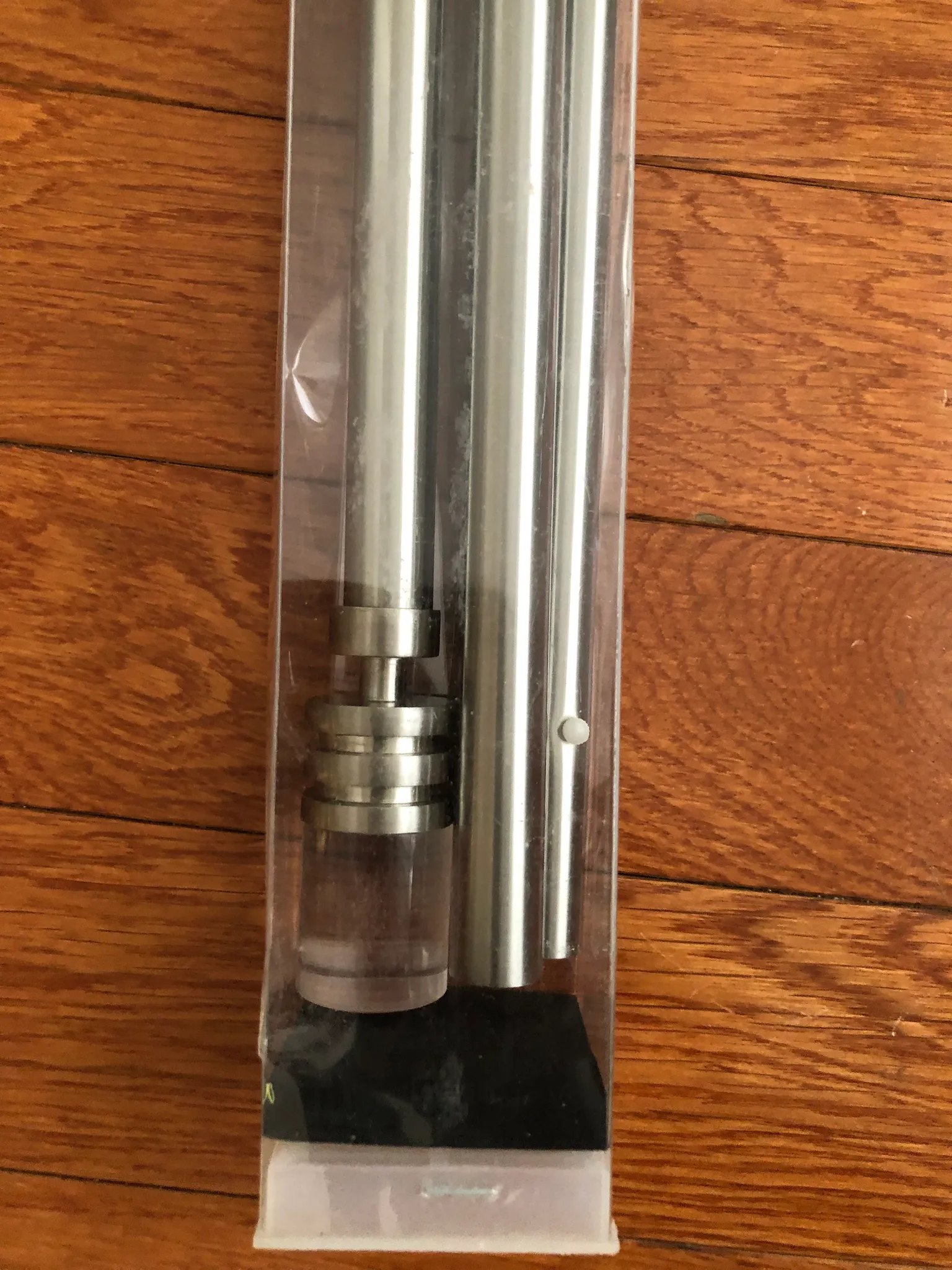 Silver metal curtain rod  photo 1