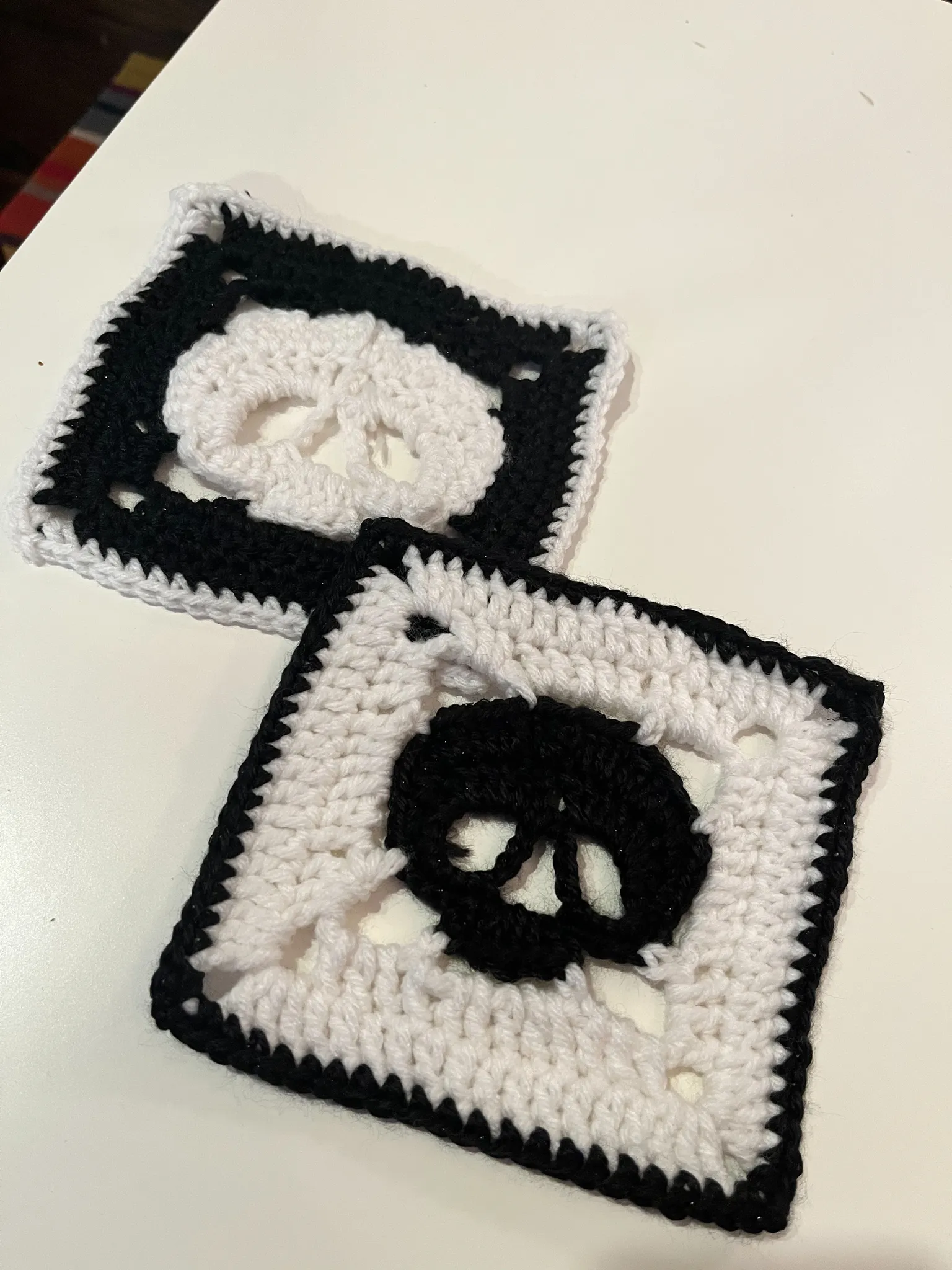 Crochet skull coaster  photo 1